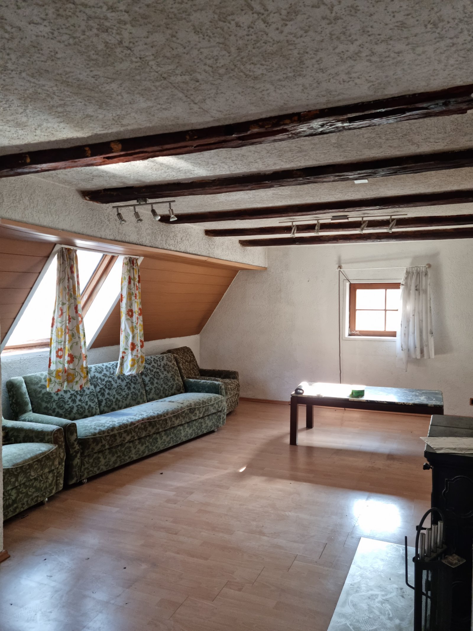  "Schnäppchenpreis"  renovierungsbedürftiges Haus auf einem schönen großem Grundstück