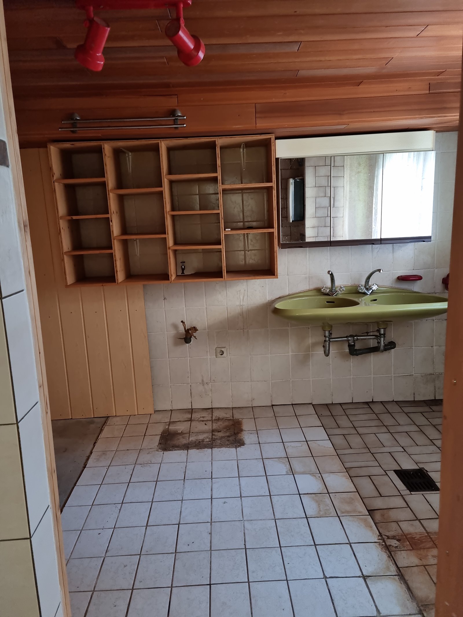  "Schnäppchenpreis"  renovierungsbedürftiges Haus auf einem schönen großem Grundstück