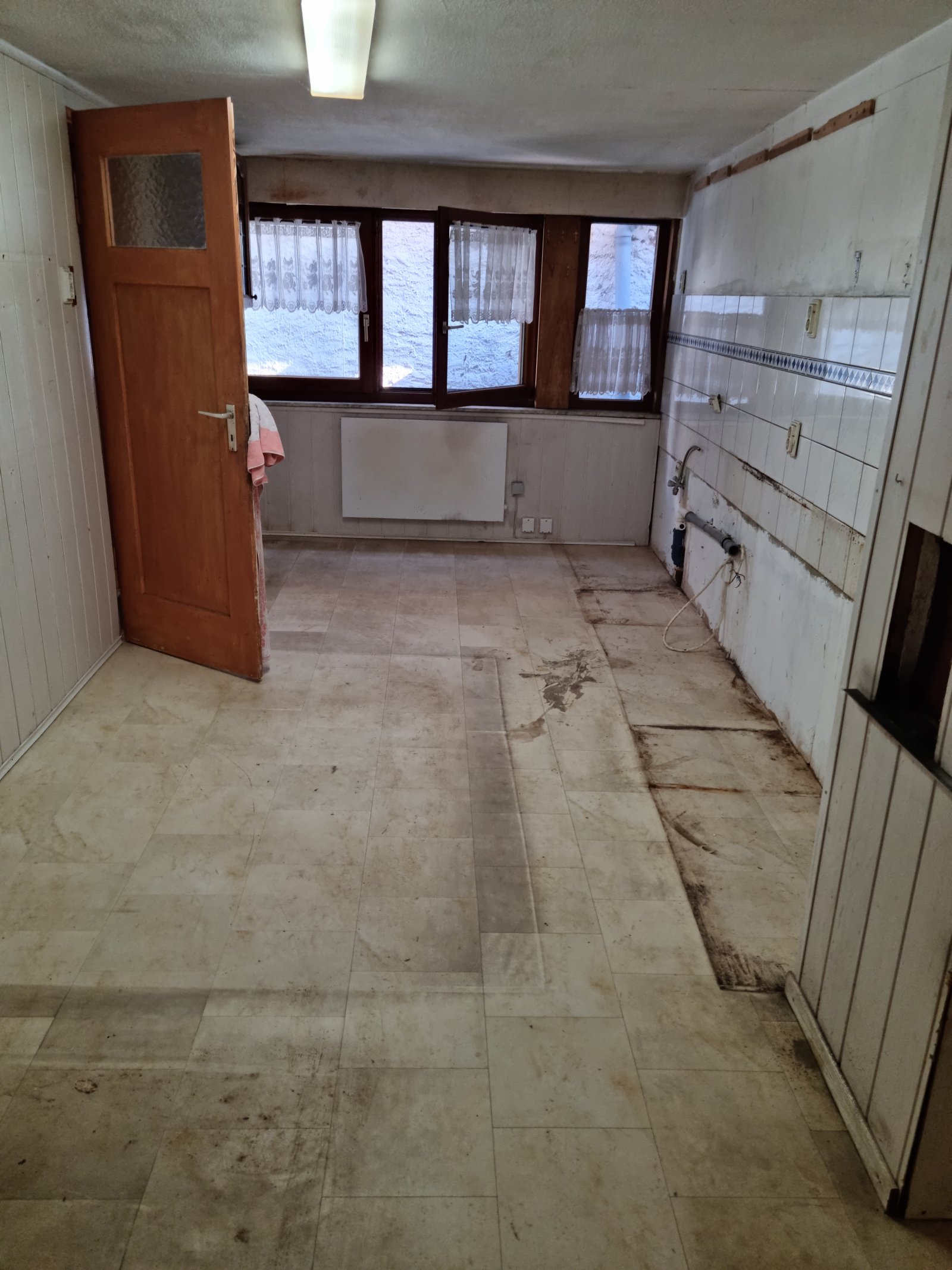  "Schnäppchenpreis"  renovierungsbedürftiges Haus auf einem schönen großem Grundstück