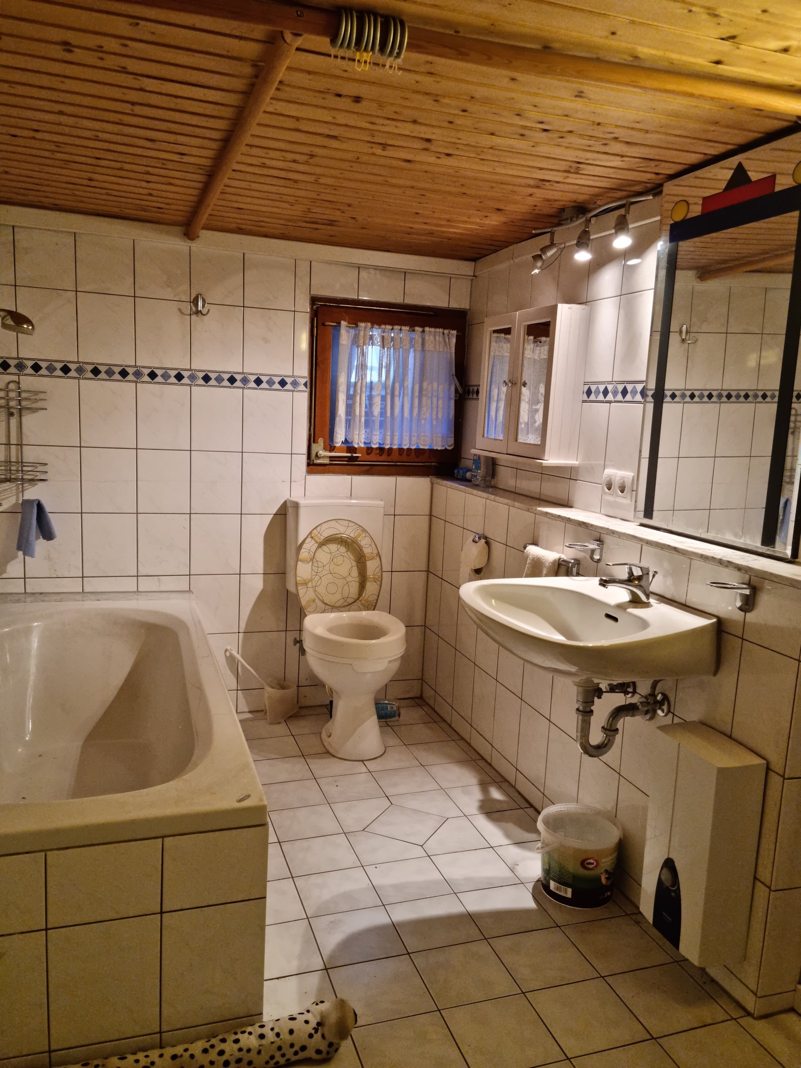  "Schnäppchenpreis"  renovierungsbedürftiges Haus auf einem schönen großem Grundstück